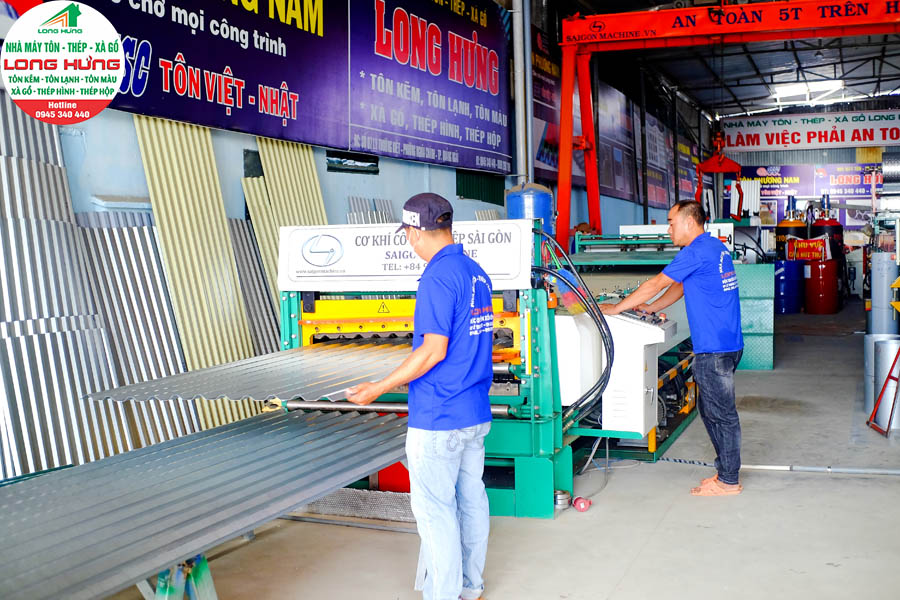Nhà máy Tôn xốp - Xà gồ thép Long Hưng luôn tự hào là địa điểm cung cấp các sản phẩm chính hãng đến với khách hàng