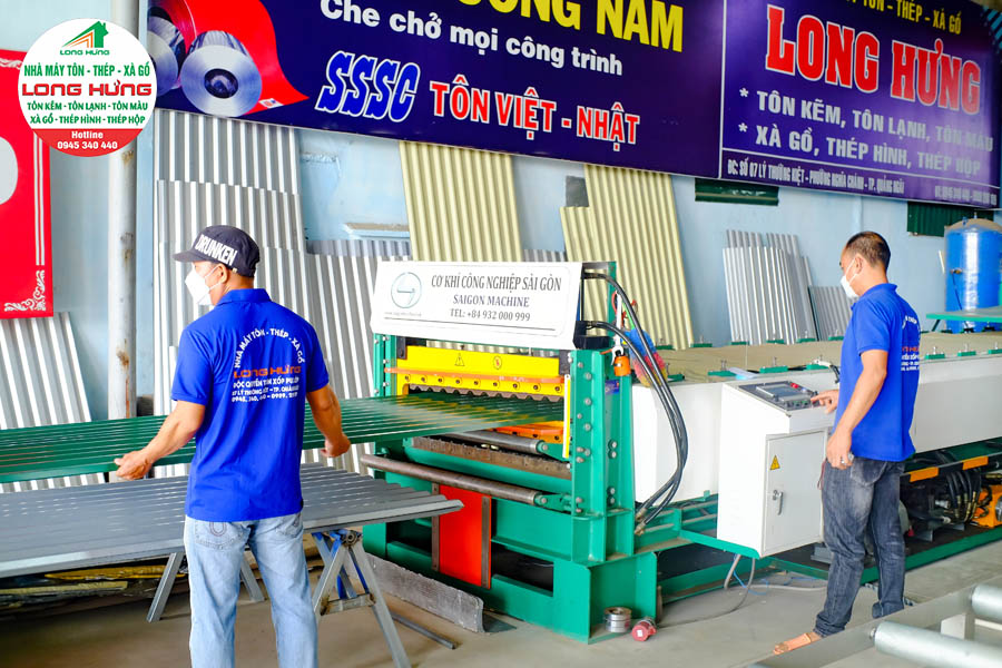 Long Hưng sở hữu hệ thống máy móc dây chuyền sản xuất tôn xốp hiện đại đầu tiên tại Quảng Ngãi