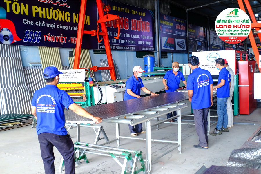 Long Hưng chuyên cung cấp tôn xốp 2 mặt giá tốt nhất hiện nay tại Quảng Ngãi